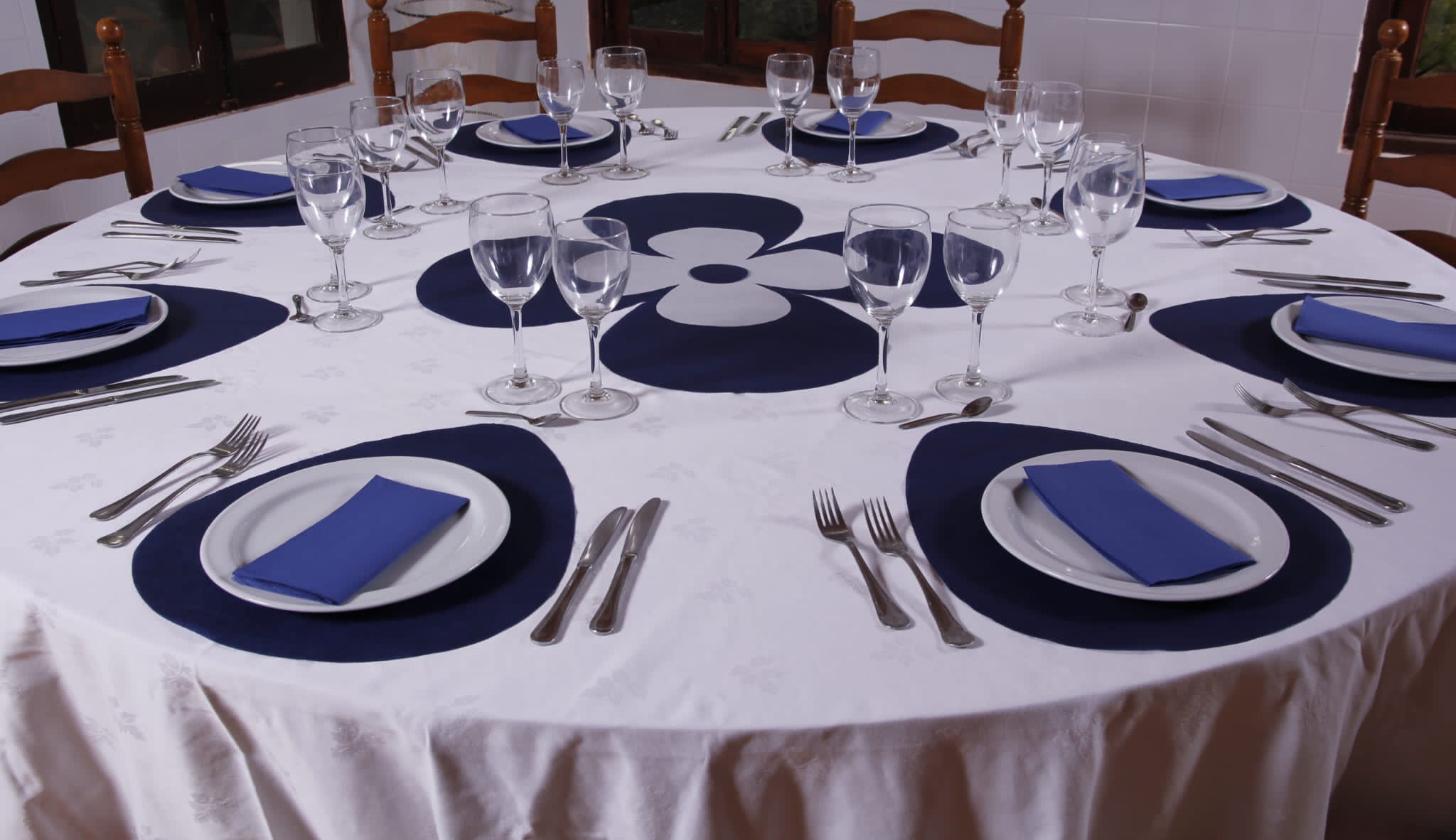 45562 - TABLE CLOTHS, RUNNERS AND TABLE CENTERS, ETC. Europe